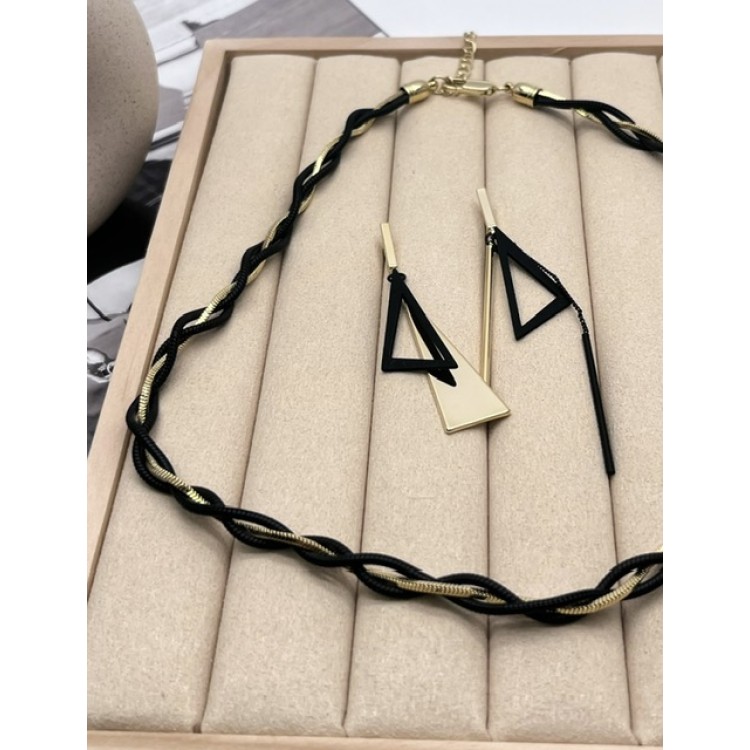 Серьги асимметрия треугольник  золотистые Meduza Crystal