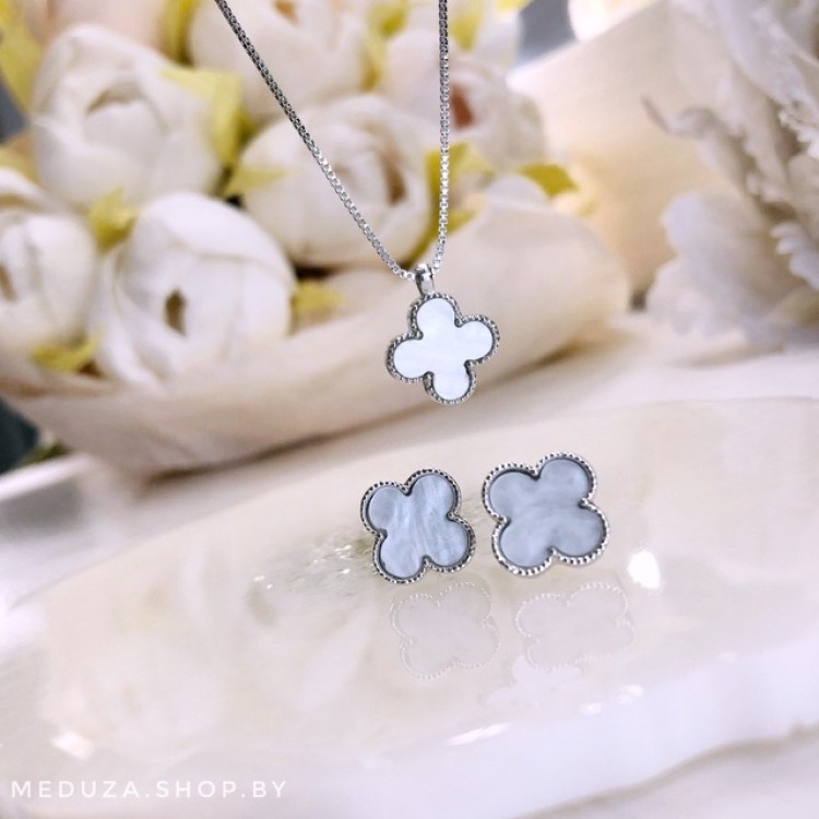 Серьги Ванклиф серебристые c белой вставкой Meduza Crystal