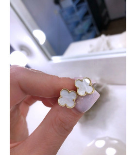 Серьги Ванклиф золотистые с белой вставкой