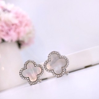 Серьги Ванклиф серебристые с перламутром на английском замке