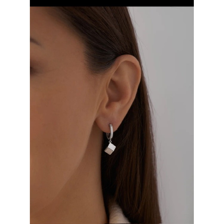 Серьги Кубы на колечках в серебре Meduza Crystal