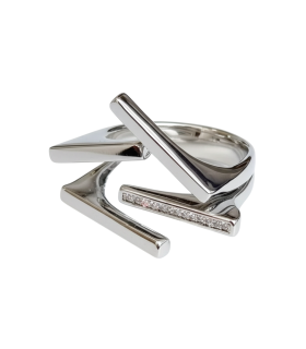 Кольцо асимметрия с цирконами в белом золоте