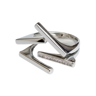 Кольцо асимметрия с цирконами в белом золоте