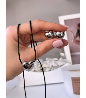 Чокер на шнурке с серебряным сердцем